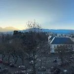 Autour De Moi * * * * * Daire Chambéry