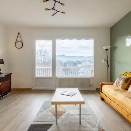 Autour De Moi * * * * * Daire