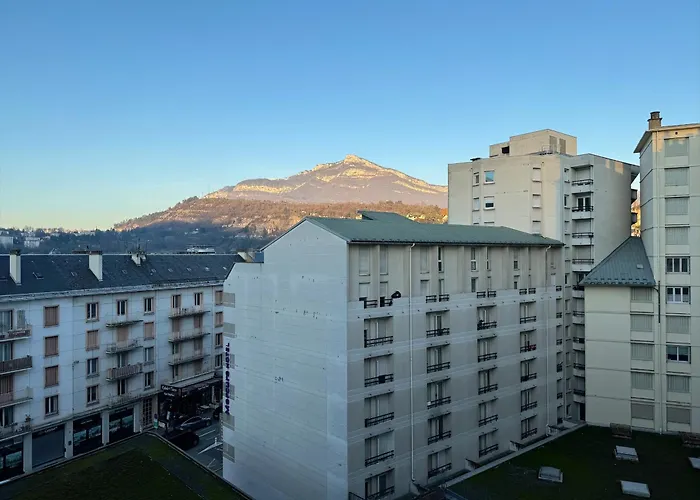 Autour De Moi * * * * * * Chambéry